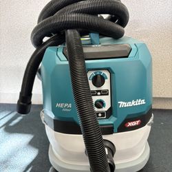 Makita GCV02. Cordless Vacuum With Extra Attachments 