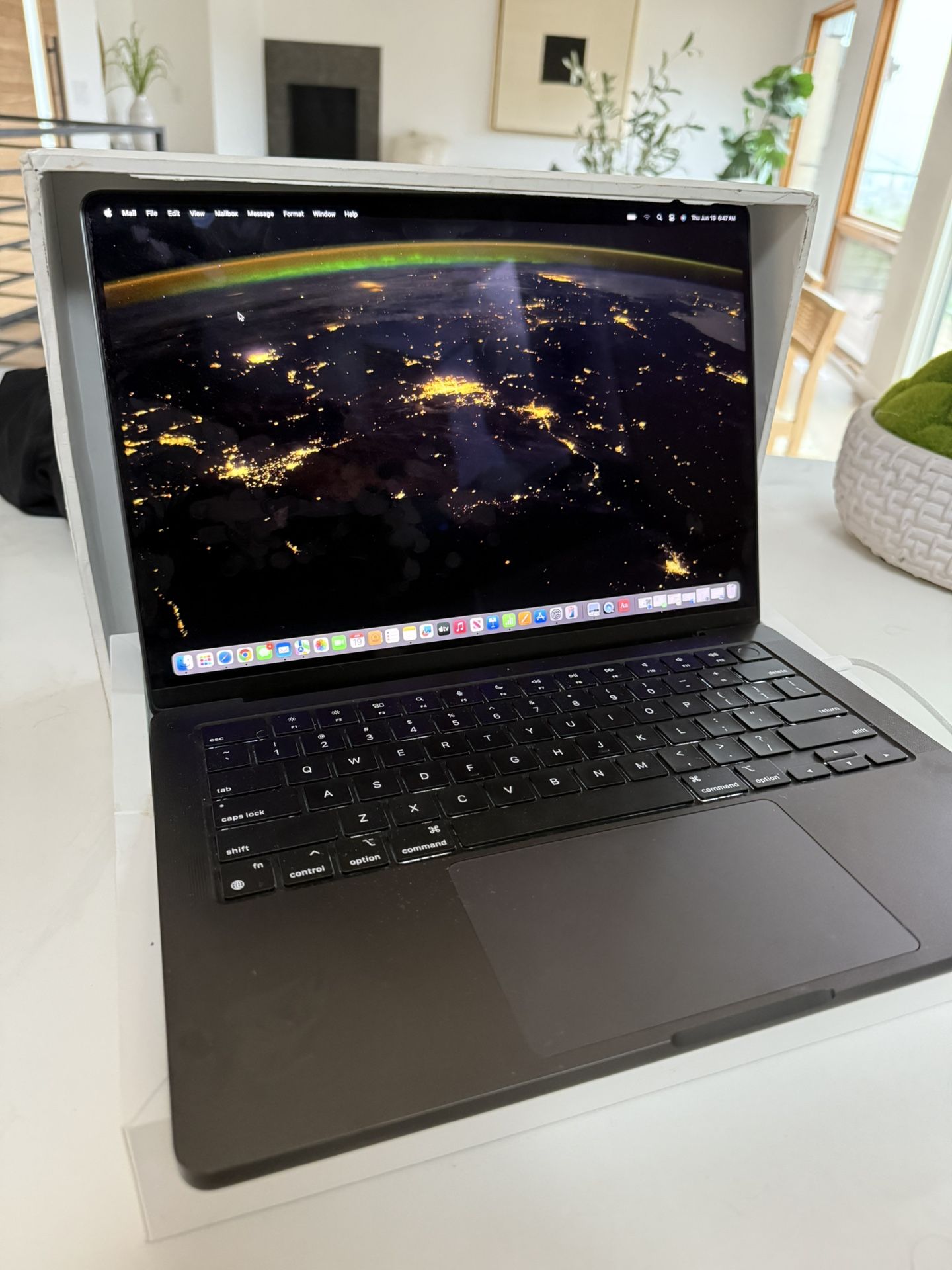 Used - MacBook Pro 14-inch Laptop - Apple M4 Pro chip Built for Apple Intelligence - 24GB Memory - 512GB SSD - Space Black