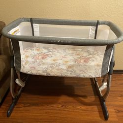 Baby Delight Beside Me Dreamer Bedside Bassinet