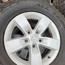 Tengo Los 5 Rines Con Sus Llantas Nuevas, para Dodge Ram Por Solo $500 ,incluyen Llantas Y Rines