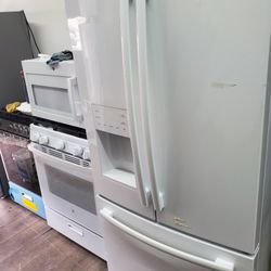 Stove fridge microwave dishwasher open box white..fridge side 33 wide 67 hight..ready to deliver all 4 pices warranty