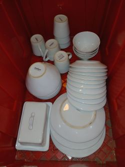 Crate&Barrel set 28pz