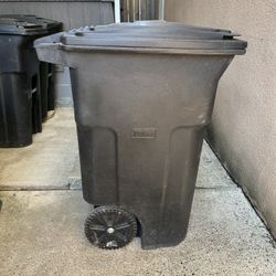 64 Gallon Toter Trash Can 