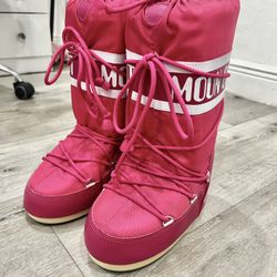 Brand New Moon Boots