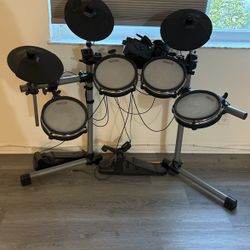 Simmons Electronic  Drum Set (mostly Working Could Be Fixed)