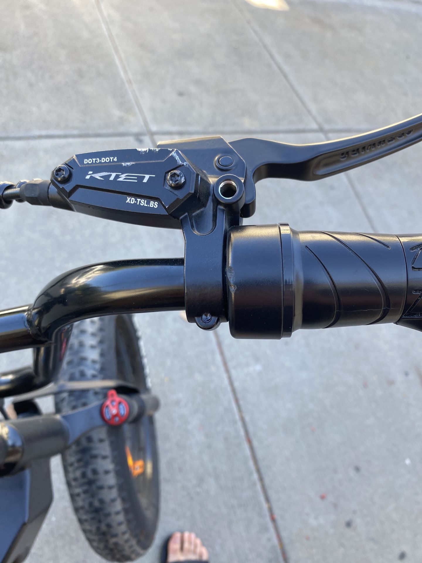 Custom E-Bike — No Pedals, Strong Brakes, Includes 2 Batteries. Solid ride, runs great. I’m moving soon and won’t need it where I’m headed.