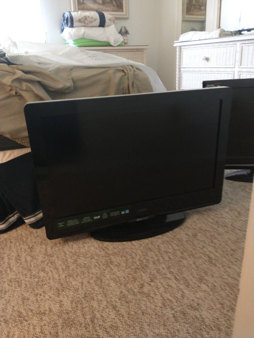TV 32" Vizio On Stand
