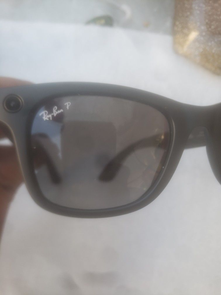 Ray-Ban Meta Smart Glasses – Excellent Cond – Case + Charger – $249 OBO