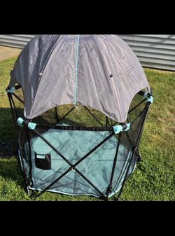 Sumer playpen with umbrella
