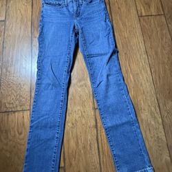 Levi’s 312 Shaping slim women’s denim jeans  Size 27  In very good condition  Smoke free 