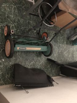 Scott’s Large Push Mower W Grass Catcher Basket