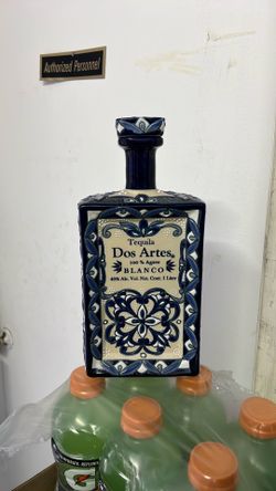 Dos artes collectible bottle (empty)