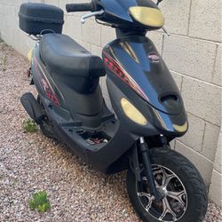 BOOM 49CC MVP MOPED SCOOTER 