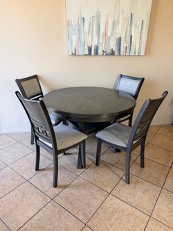 Beautiful Dining Table with 4 Chairs