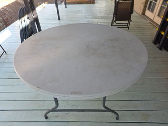 6ft round table