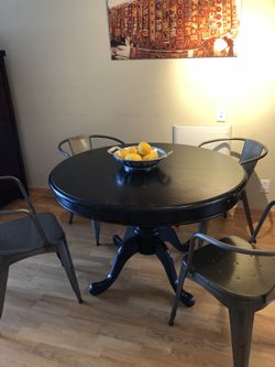 Dining table with leaf.. needs paint job but otherwise in great condition.