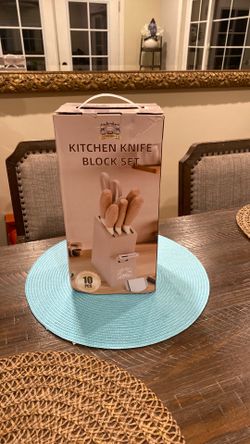 Kitchen knife block set/  Juego de cuchichos con el bloke