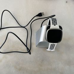 Fit Bit With Silver Charging Dock & Charger 