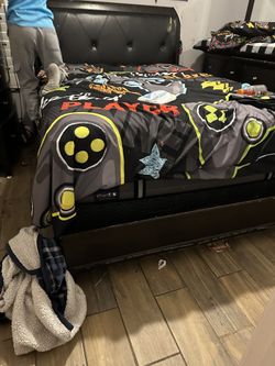 Queen Bedroom