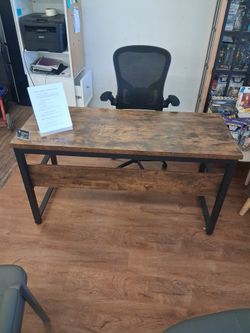 New In Box RUSTIC DESK ( brown Color ) $65