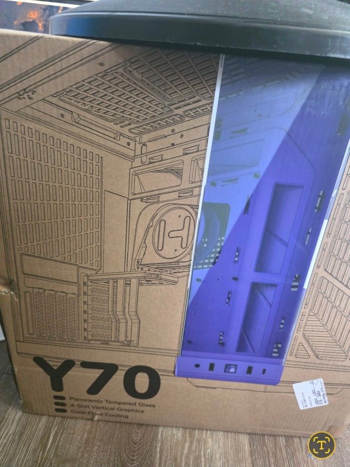 Hyte Y70 With Touch Screen 