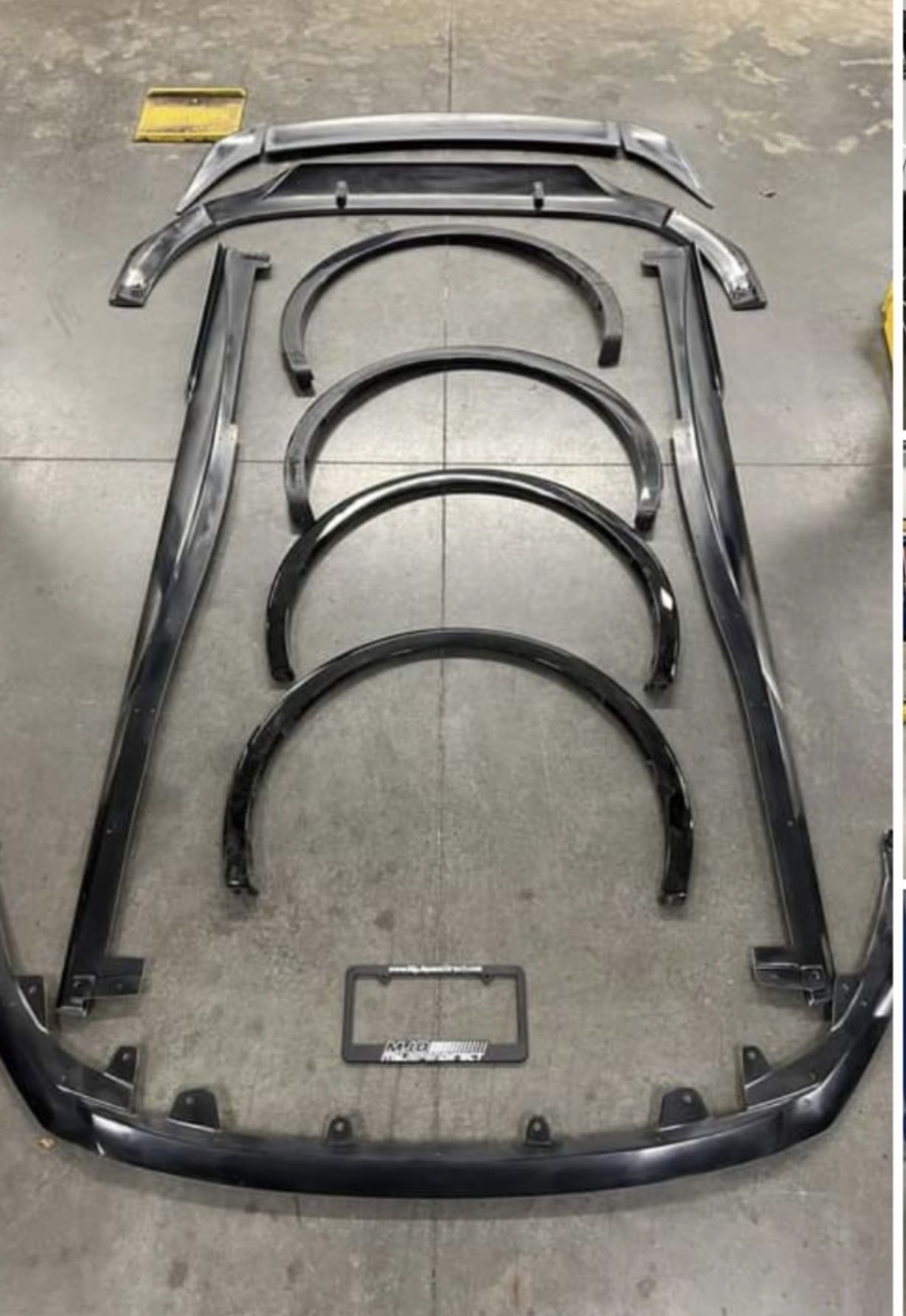 TOYOTA PRIUS ARTISAN SPIRITS BODY KIT