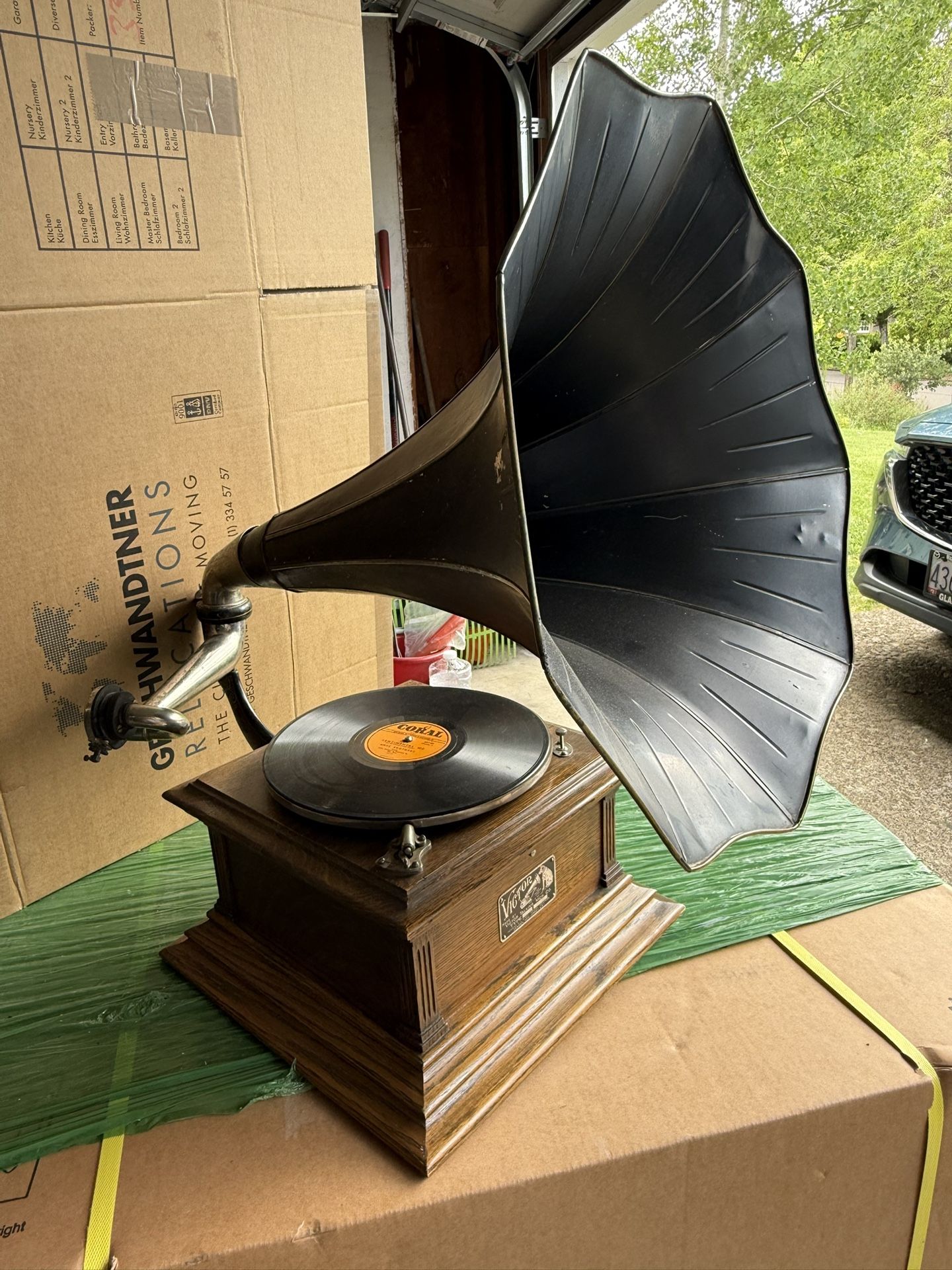 Antique Victor Type III Phonograph