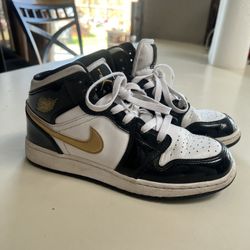 Jordan Air Jordan 1 Mid Top Sneaker White Black Gold Leather Unisex Kids 6Y