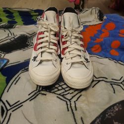 Converse /women 11/men /9