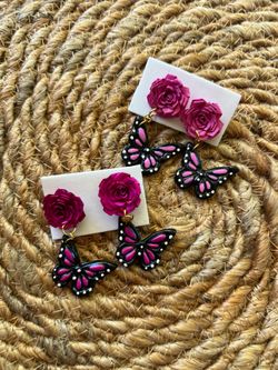 Bellos aretes de Mariposa $11 Cada par ! Disponible en mas Colores y en la ciudad de Ontario