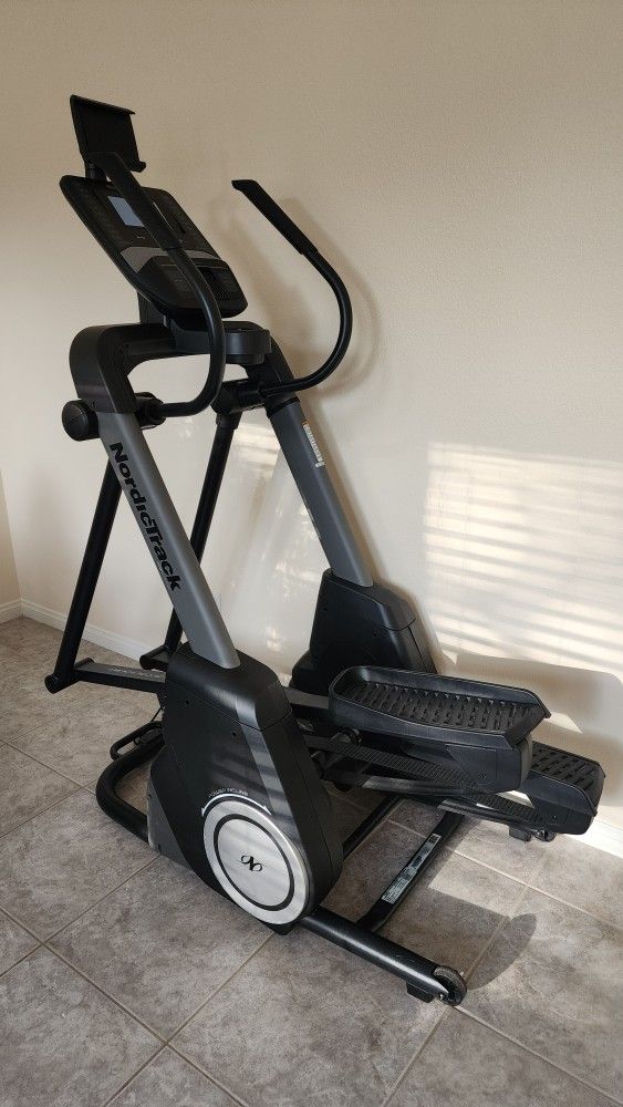 Norditrack FS7i Elliptical - Barely Used