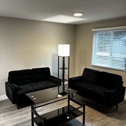 Living Room Set: 2 Loveseats+table+lamp