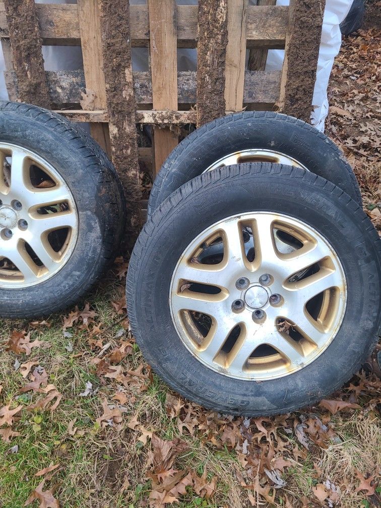 Set Of 3 Suburu Rim Tires 225/ 60 R16 98 T set of 3