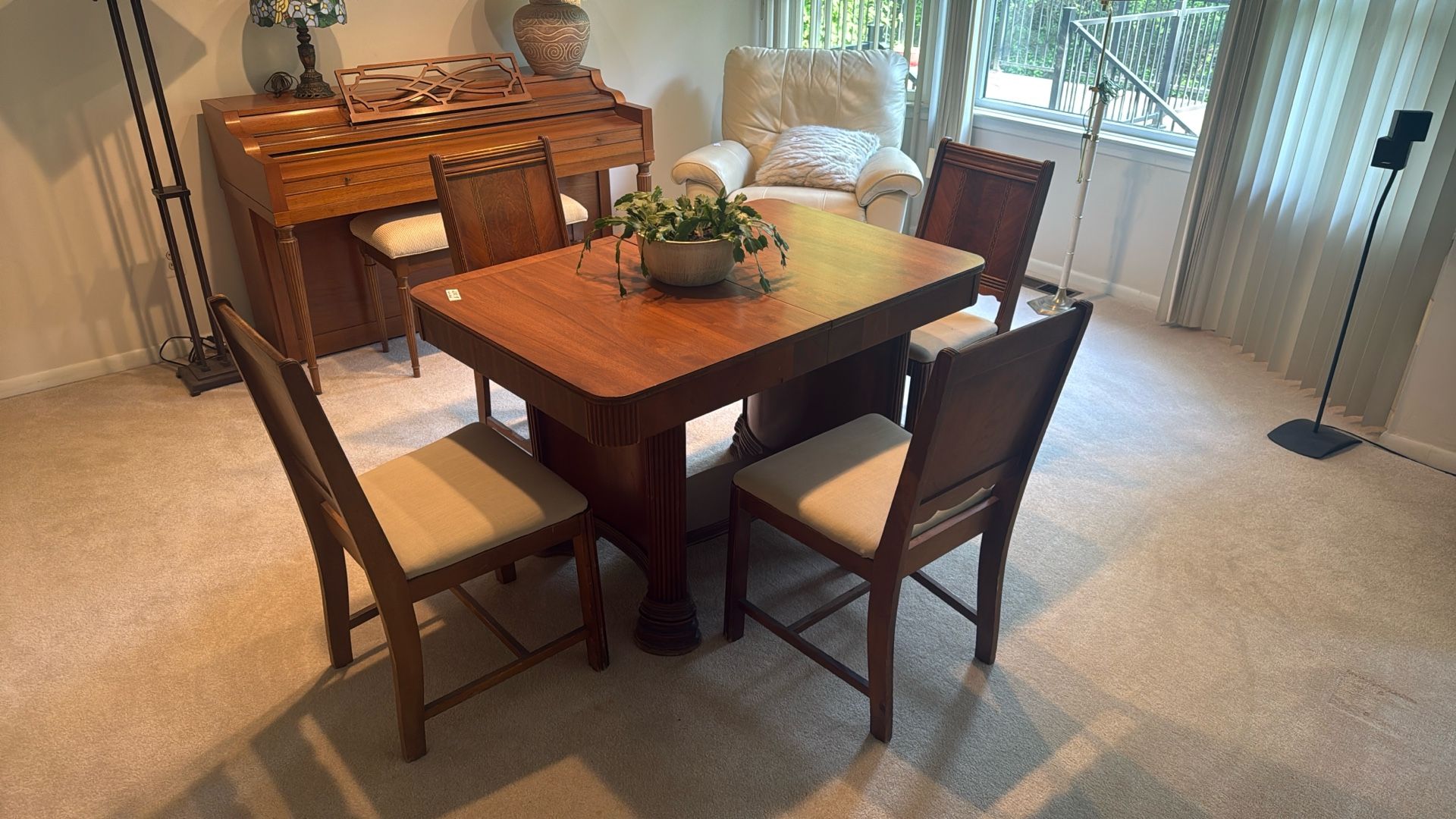 antic 100 year old dining table and 4 chairs