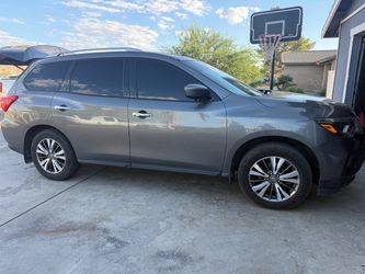 Nissan Pathfinder SUV Gray