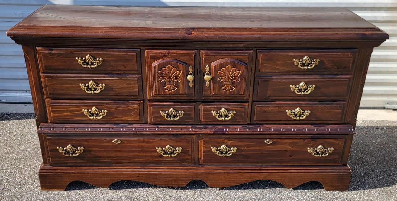 (FREE DELIVERY) Webb Furniture Solid Wood Dresser