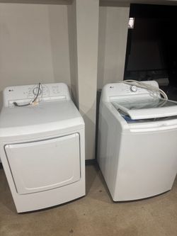 LG white washing machine and dryer set use like new