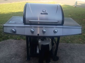 Char-Broil grill with stove and propane tank everything works