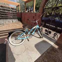 Nirve Lahaina women's cruiser bicycle