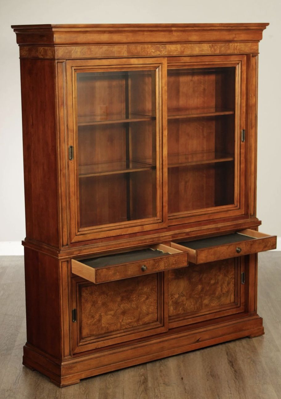 China Cabinet (excellent Condition!!)