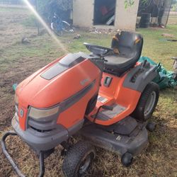 RIDING LAWNMOWER 