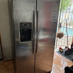 GE Refrigerator 