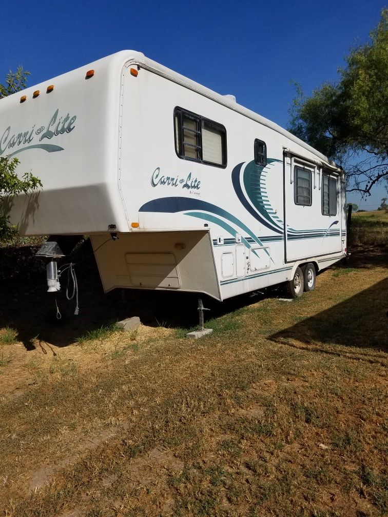 1999 CarriLite 5th Wheel for Sale in Elmendorf, TX OfferUp