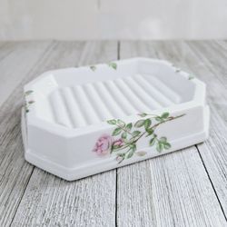 5.25"x4"x1" White Ceramic Bathroom Kitchen Soap Dish with Floral Rose Pattern Design Accessories Home Decor. 

Pre-owned in excellent clean condition.