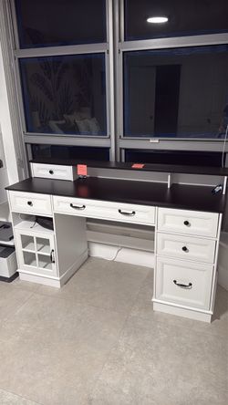 White desk brand new