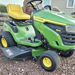 LIKE NEW John Deere S100 Lawn Tractor Mower