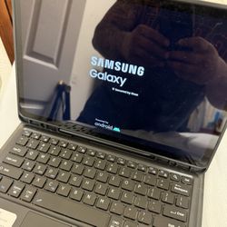 Samsung Galaxy S7 W/ Keyboard 