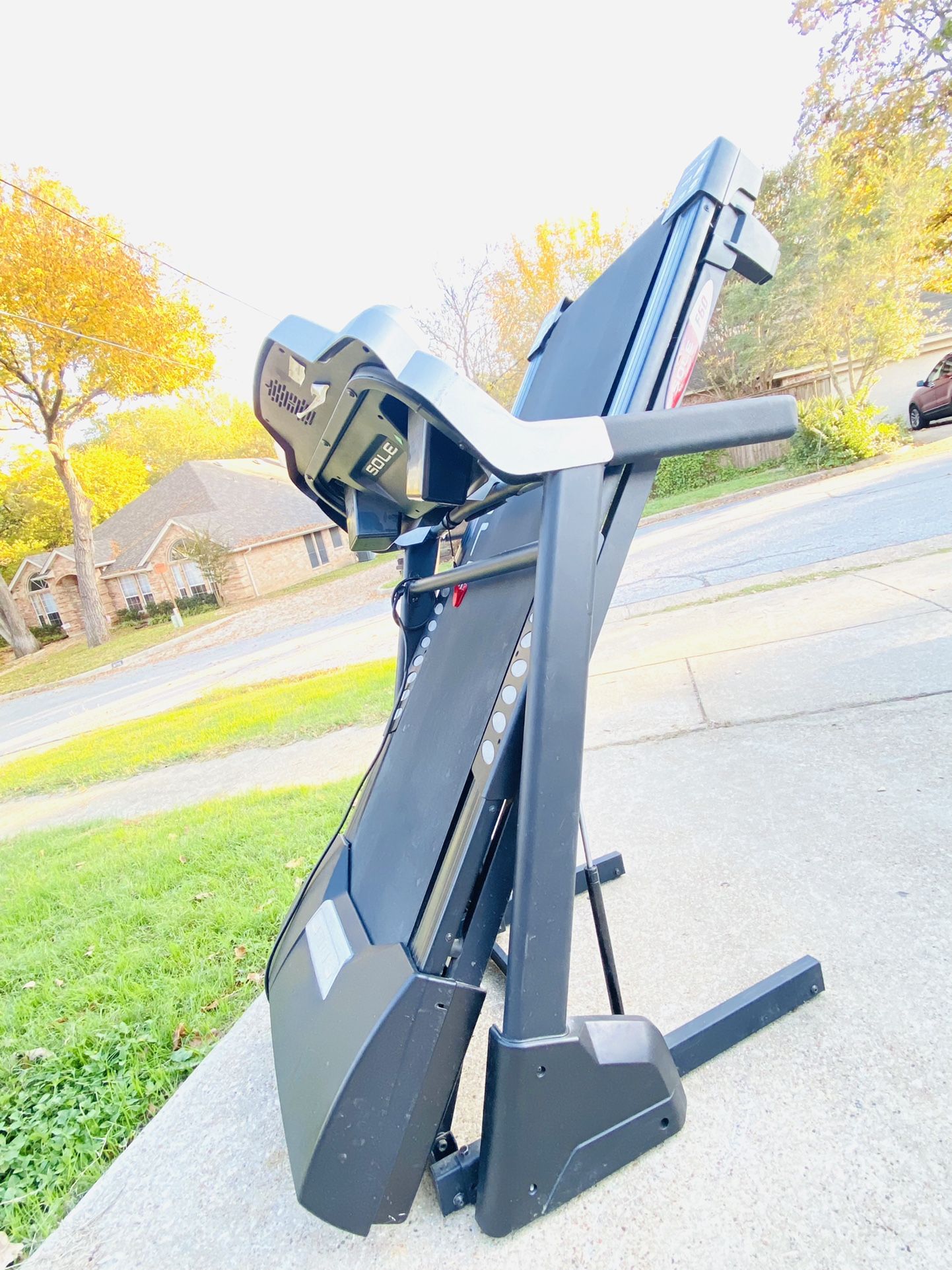 Sole F60 Treadmill With Power Incline