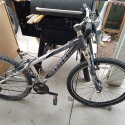 Trek 4300 Mountain Bike 