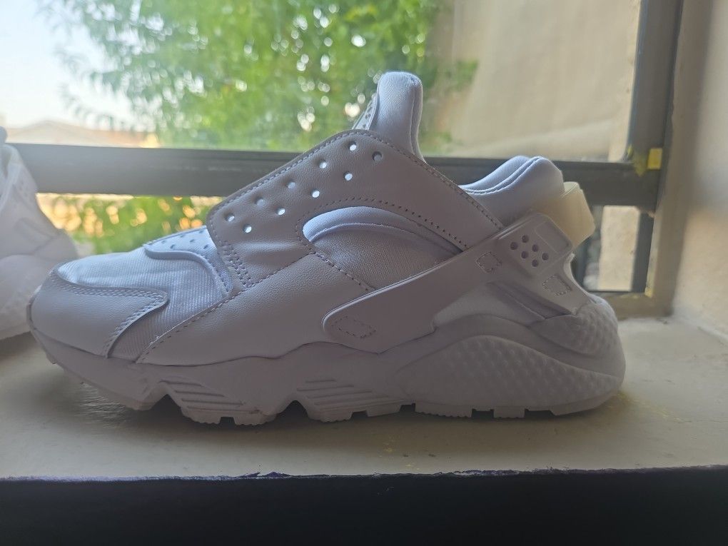 Nike Air Huarache Size 7